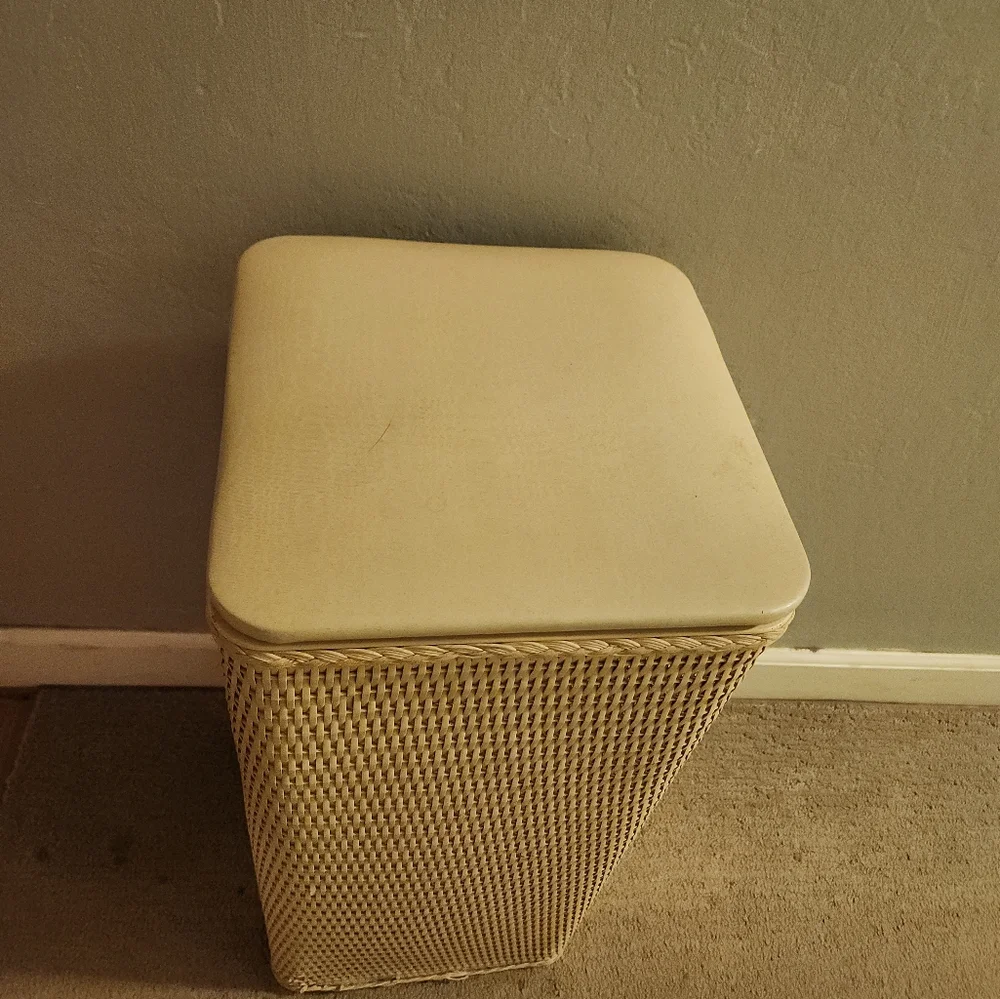 Vintage 1970s Ivory White Woven Wicker Square Storage Hamper